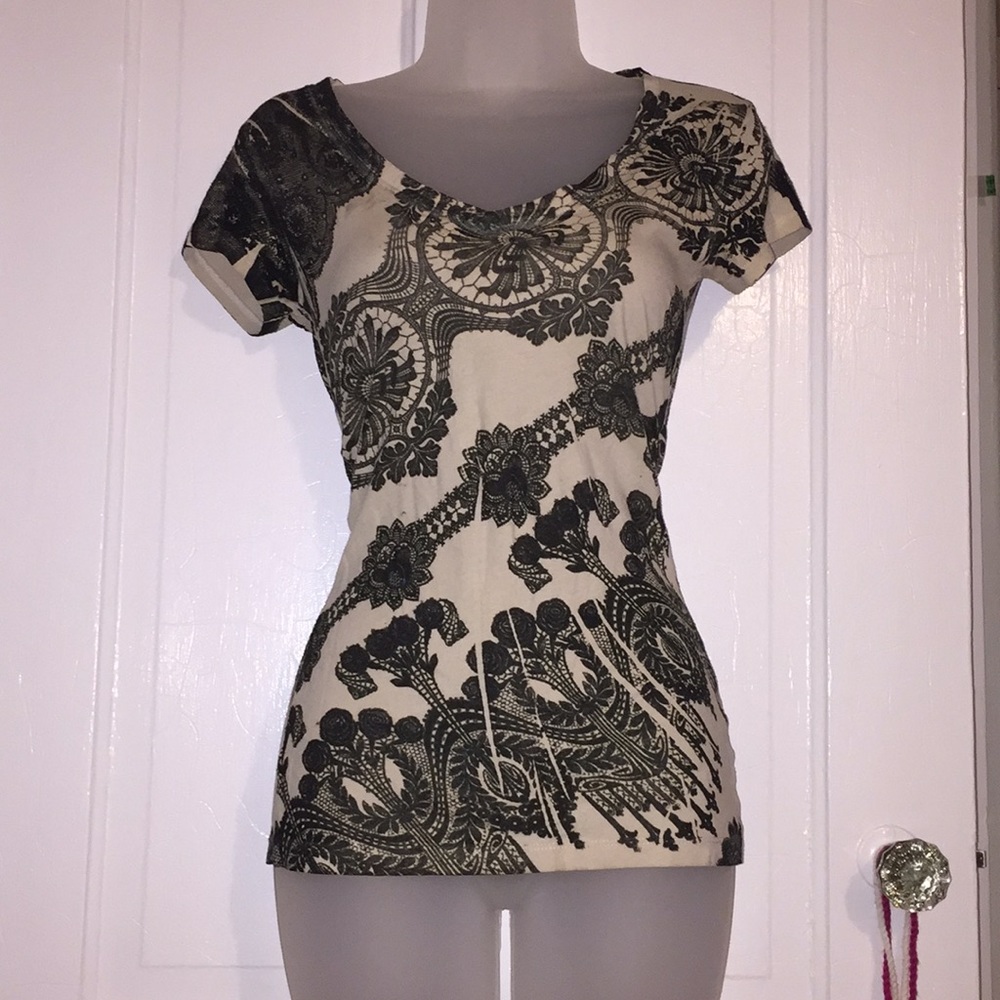 Victoria’s Secret short sleeve tee shirt